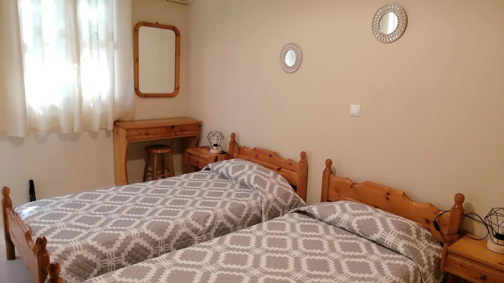 Marinos Studios - 1St Floor Apartment Πόρος