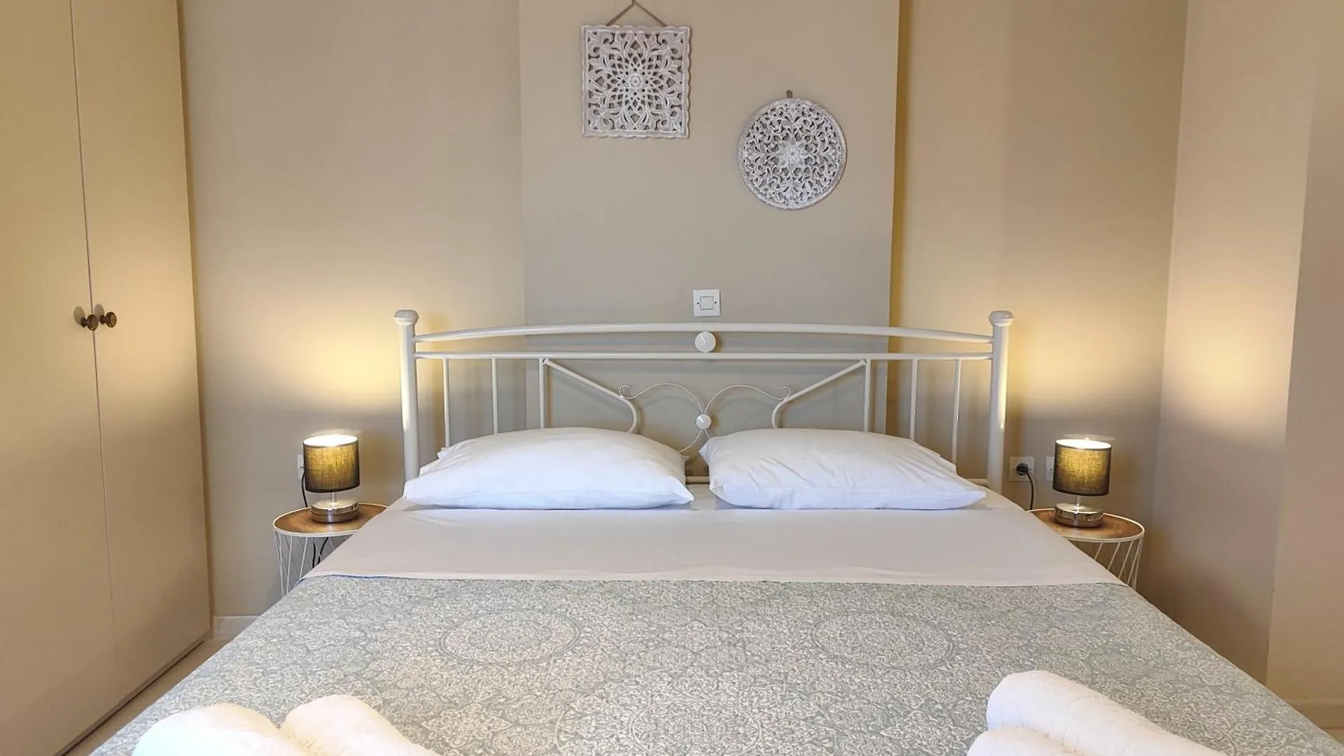 Marinos Studios - 1St Floor Apartment Πόρος
